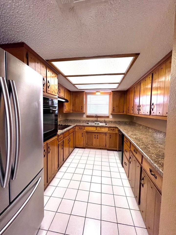 109 Oakridge Dr - Photo 4 of 13