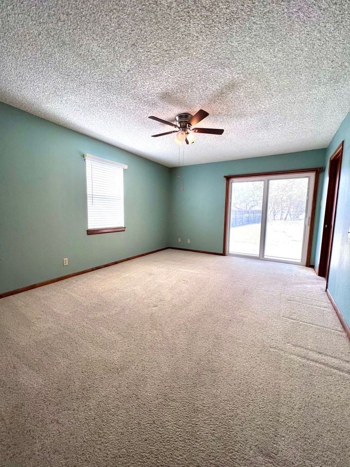 109 Oakridge Dr - Photo 5 of 13