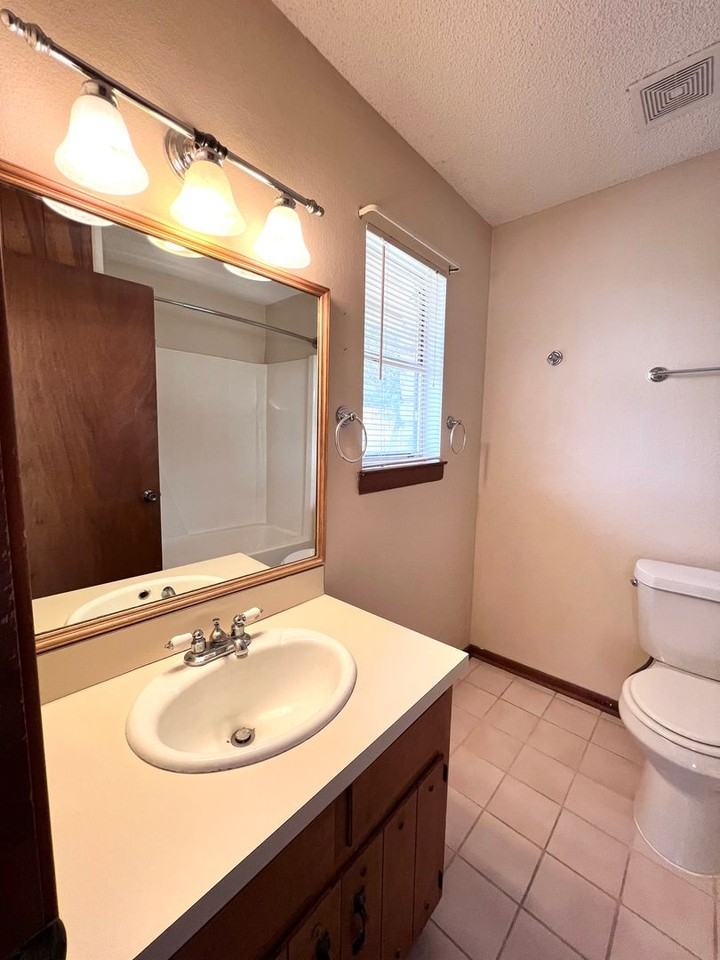 109 Oakridge Dr - Photo 6 of 13