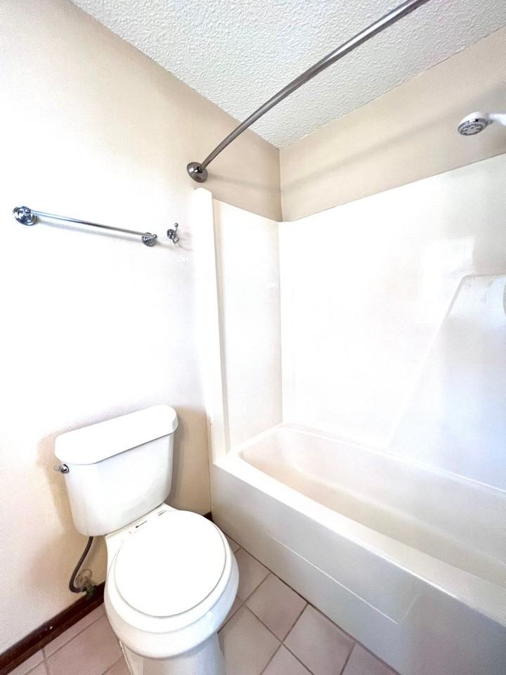 109 Oakridge Dr - Photo 7 of 13