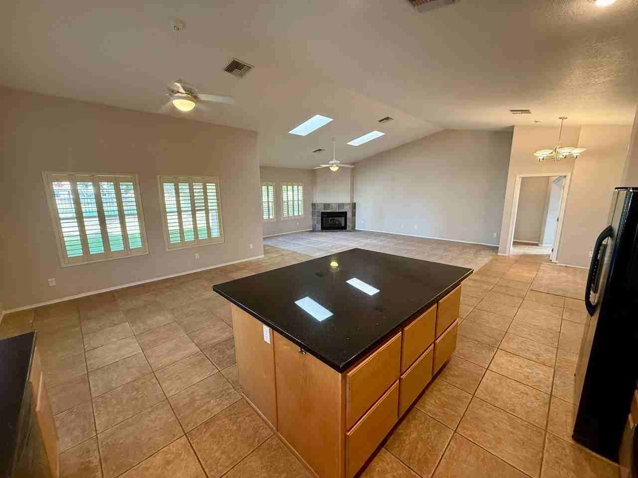 10216 S Del Rey Dr - Photo 4 of 25