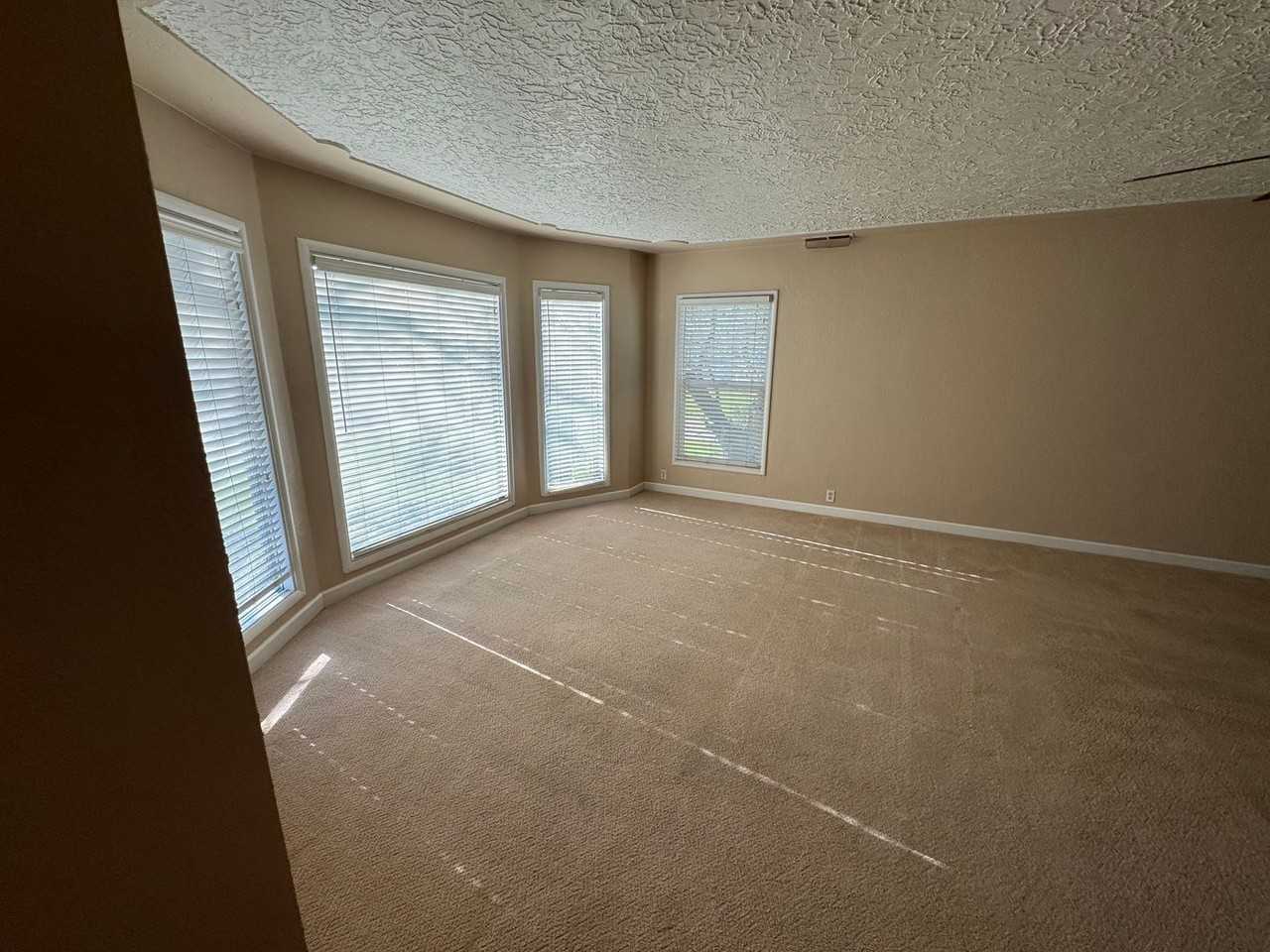 1201 W Elm St - Photo 3 of 28