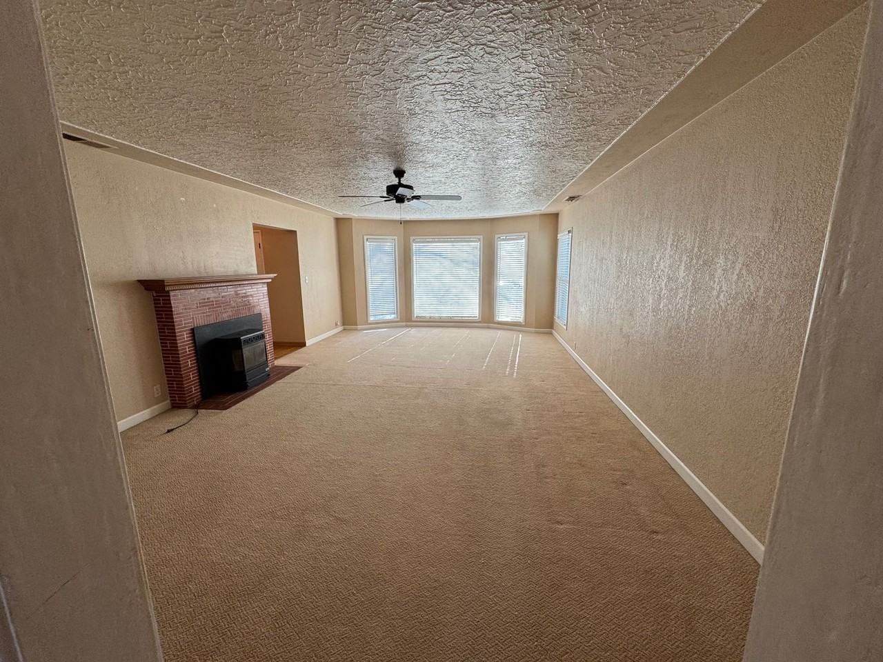 1201 W Elm St - Photo 5 of 28