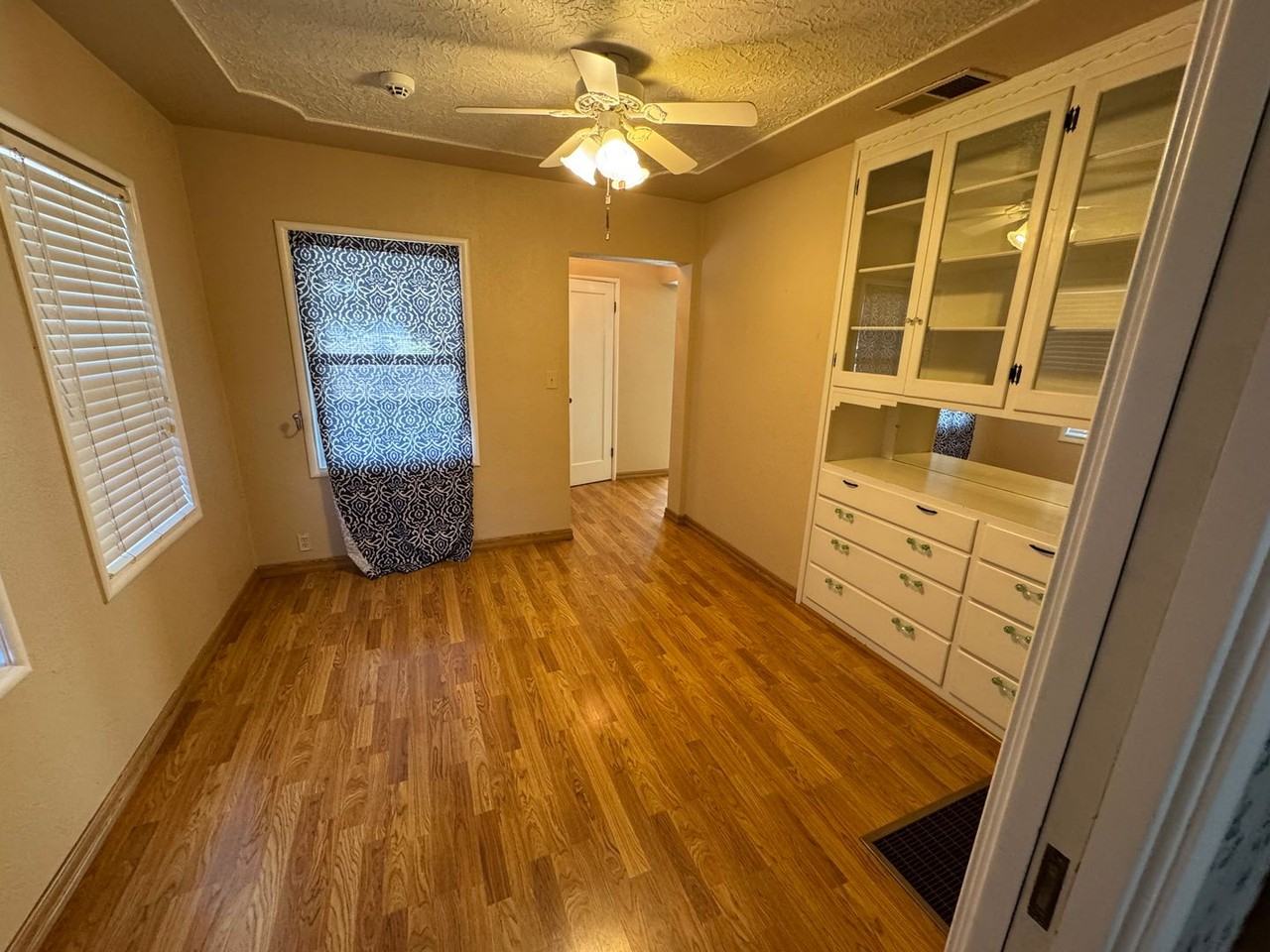 1201 W Elm St - Photo 7 of 28