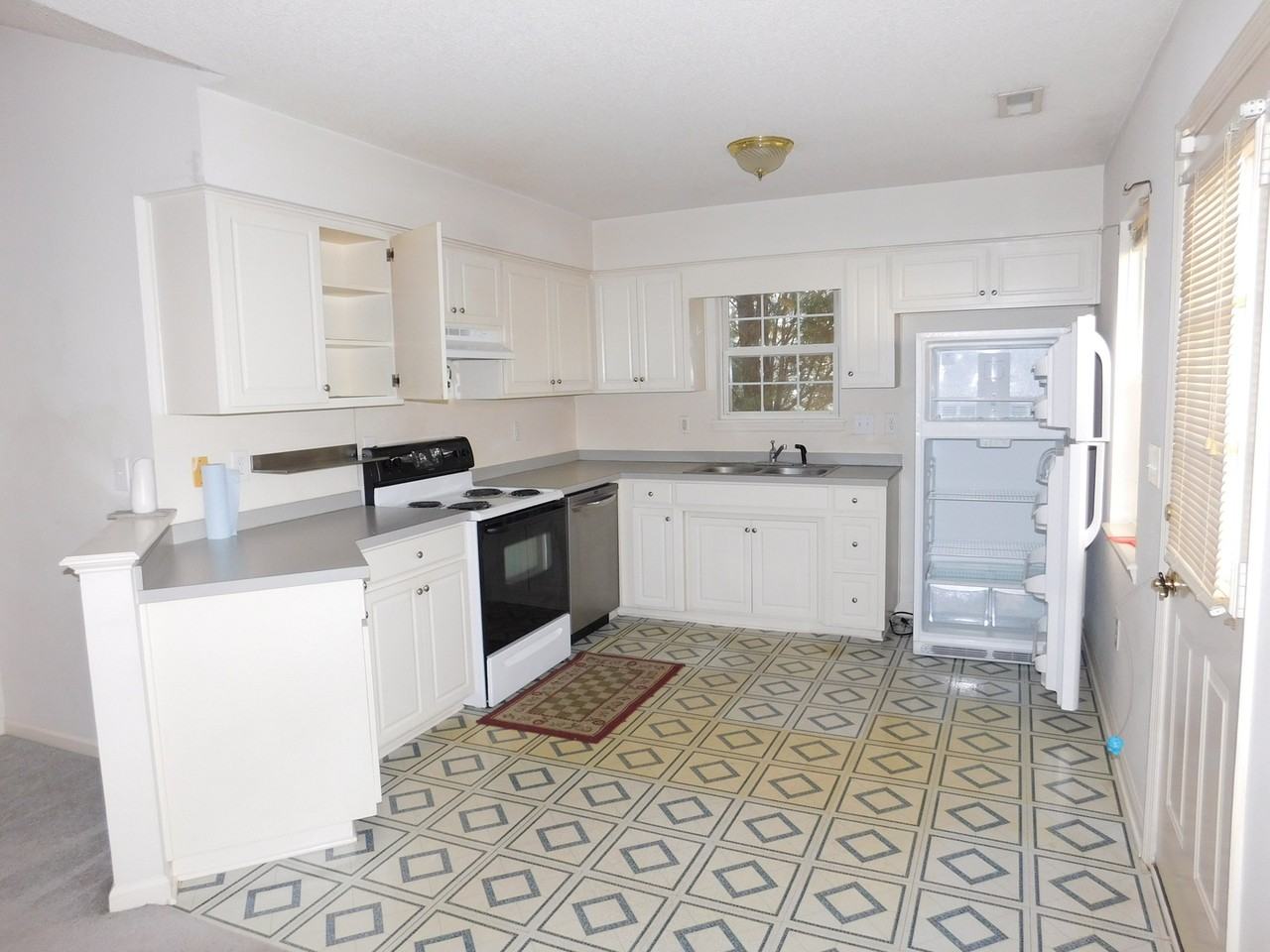 213 Esquire Ct - Photo 6 of 15