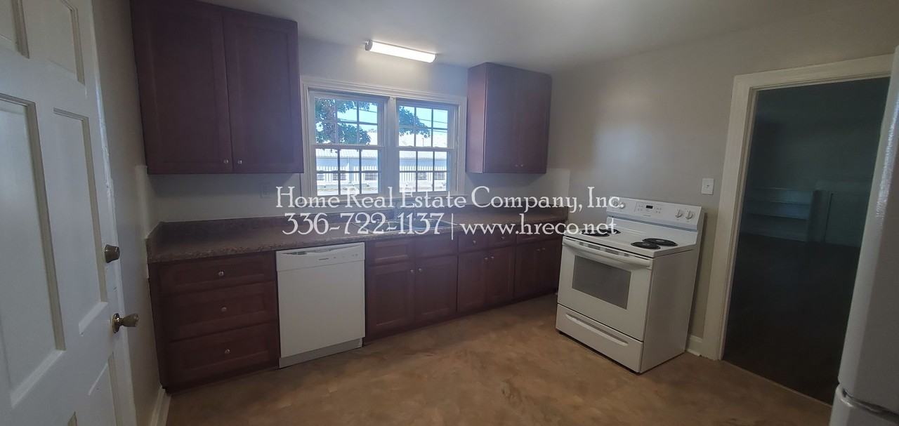 4013 Indiana Ave - Photo 3 of 10