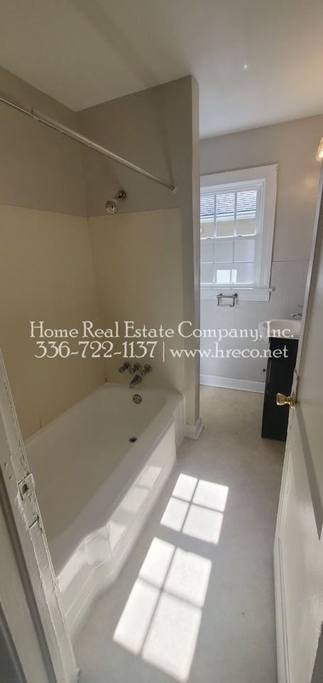 4013 Indiana Ave - Photo 6 of 10