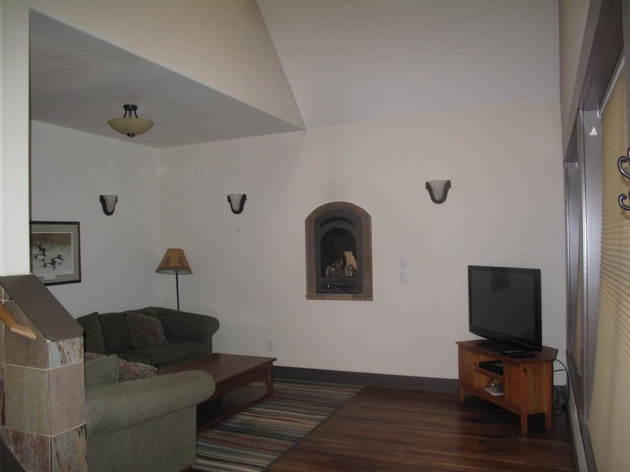 536 E Jefferson Ave - Photo 2 of 9