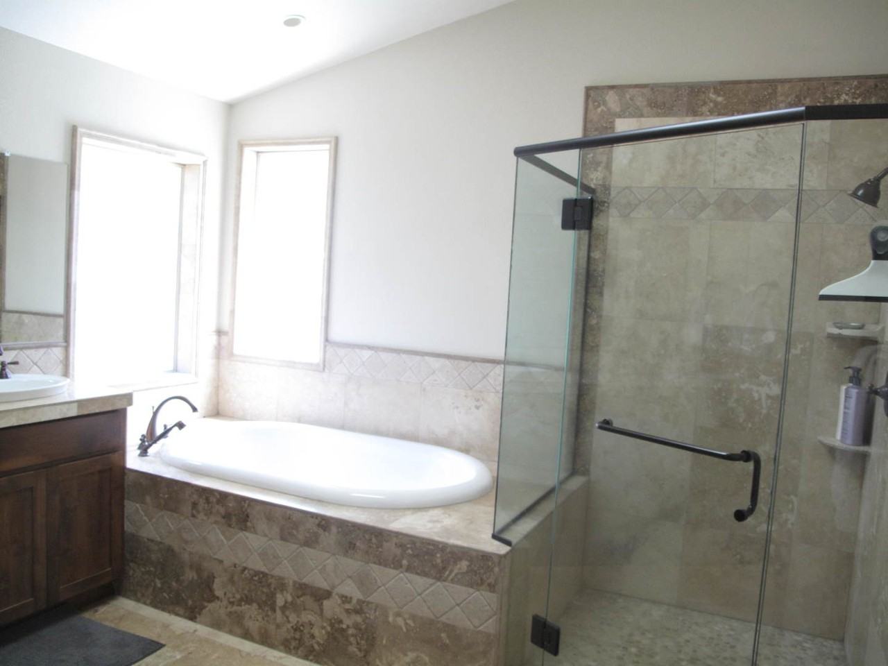 536 E Jefferson Ave - Photo 5 of 9