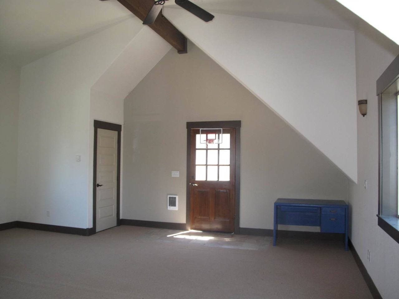 536 E Jefferson Ave - Photo 7 of 9