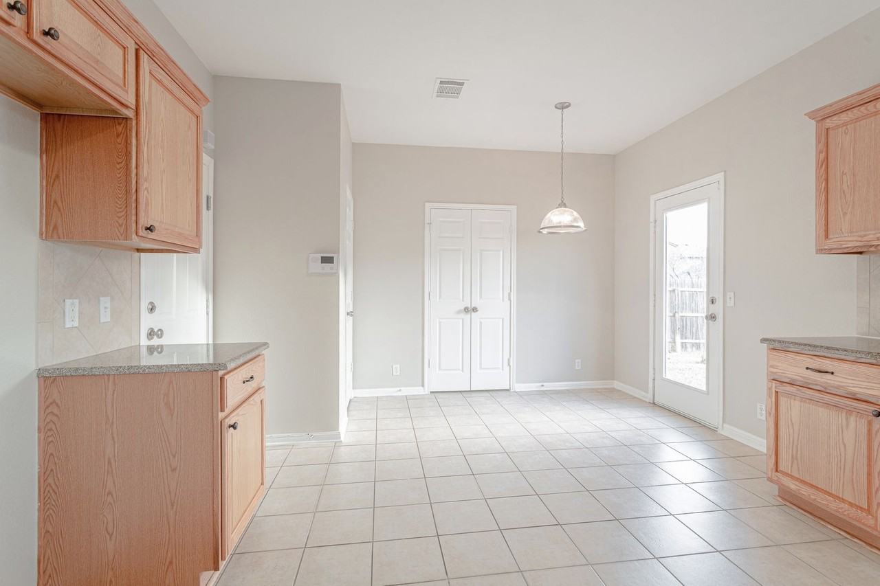 19201 Mangan Way - Photo 6 of 29