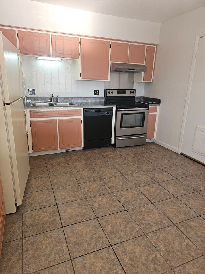 4933 Marconi Dr - Photo 4 of 9