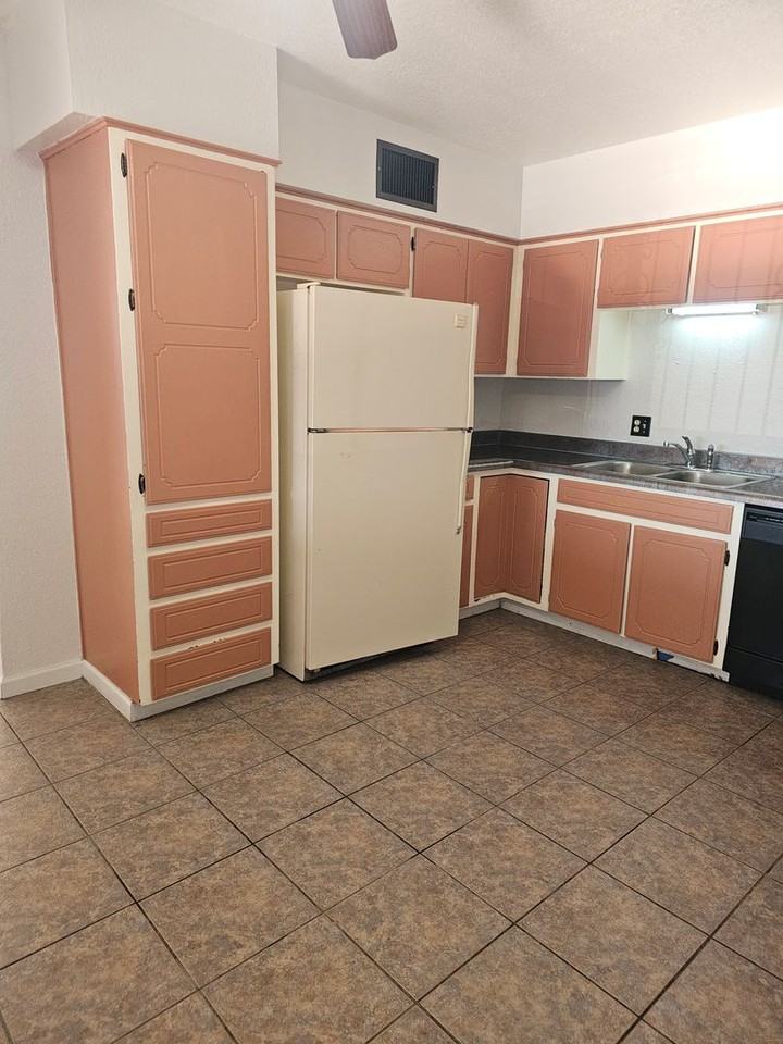 4933 Marconi Dr - Photo 5 of 9