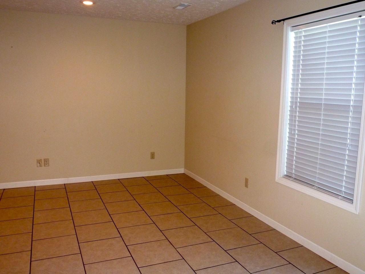 1120 S Pine St - Photo 3 of 13