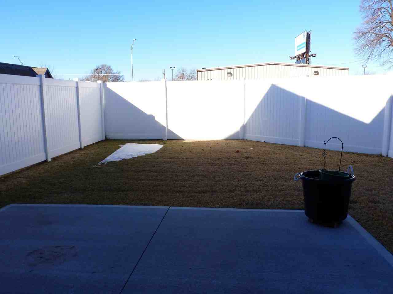 1120 S Pine St - Photo 4 of 13