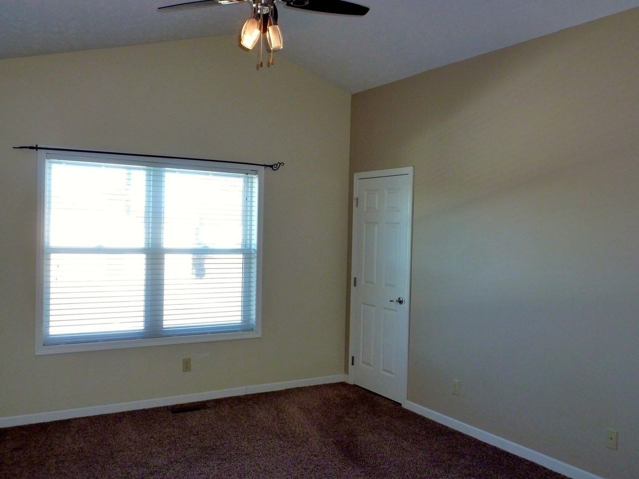 1120 S Pine St - Photo 6 of 13