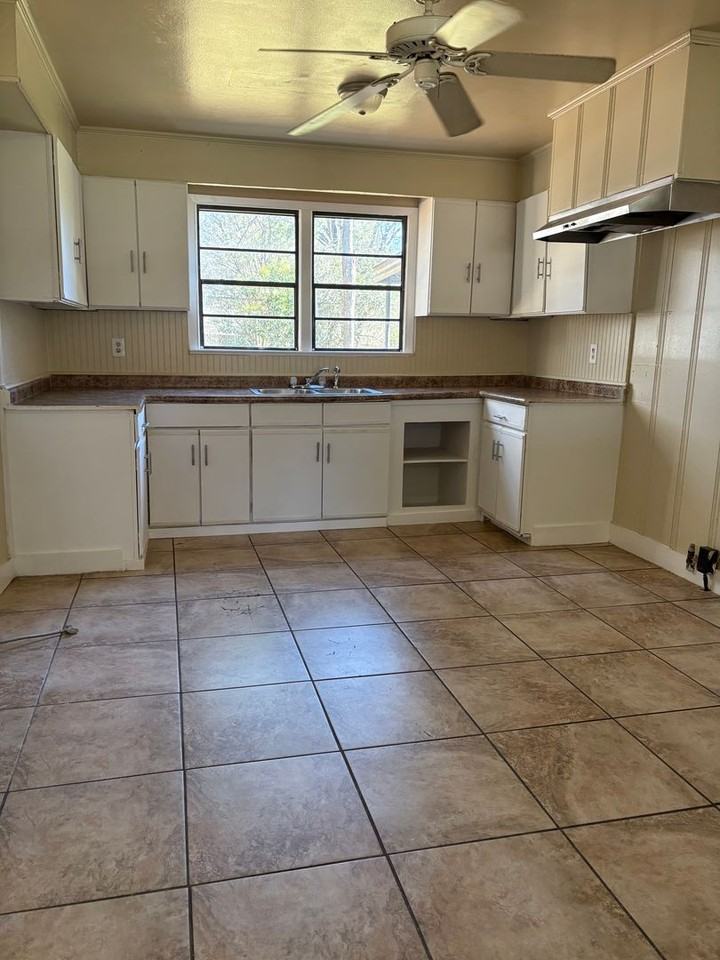 8921 Ferndale Ln - Photo 4 of 23