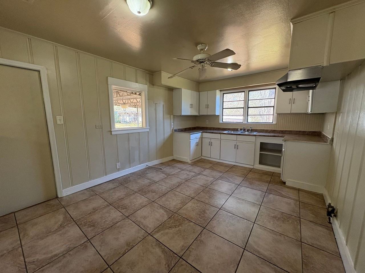 8921 Ferndale Ln - Photo 5 of 23