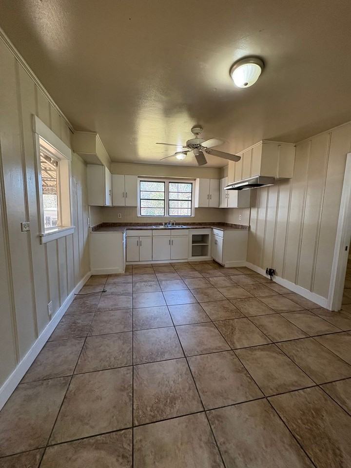 8921 Ferndale Ln - Photo 6 of 23