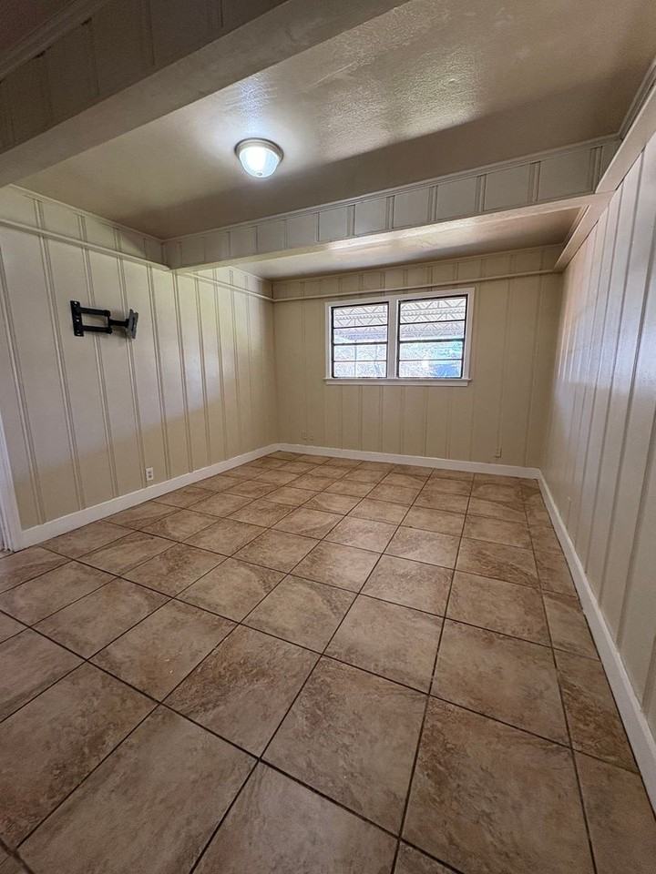 8921 Ferndale Ln - Photo 7 of 23