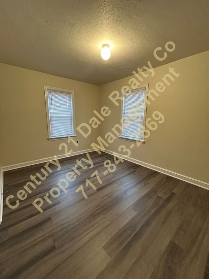 1627 Filbert St - Photo 6 of 16