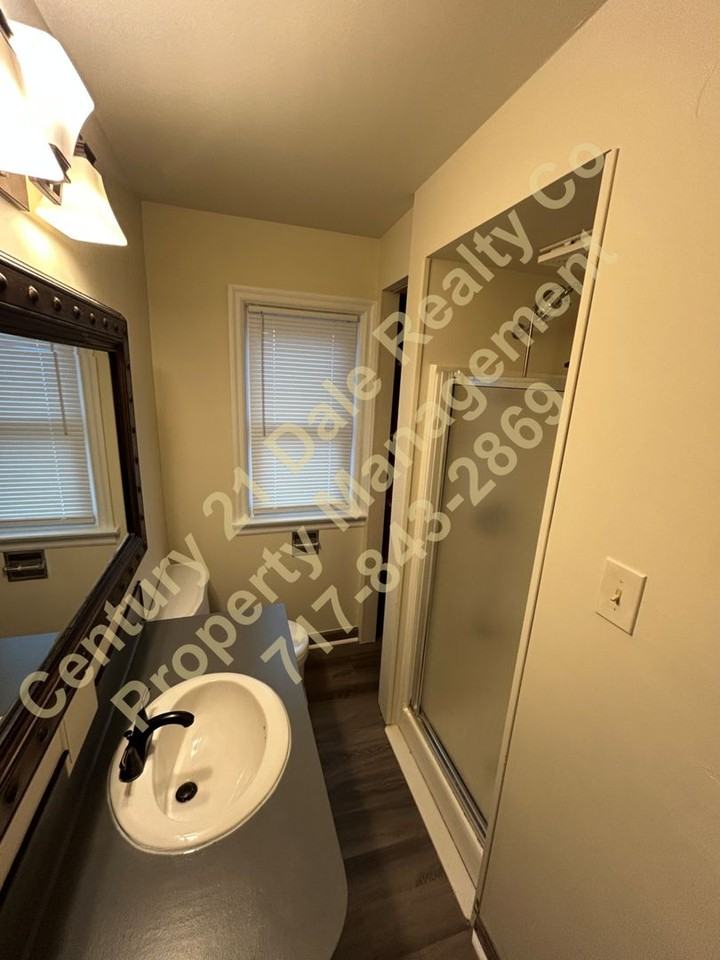 1627 Filbert St - Photo 7 of 16