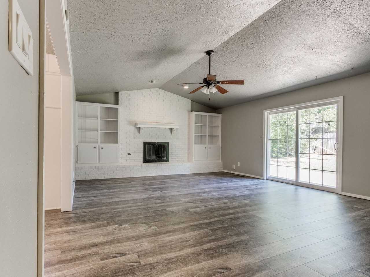 2715 Forest Oak Cir - Photo 5 of 26