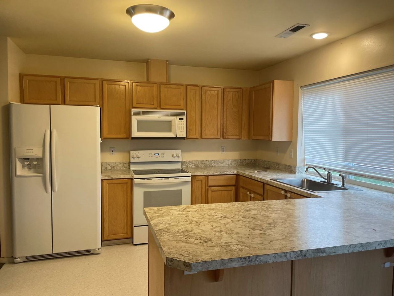 1904 Leavenworth Pl - Photo 4 of 13