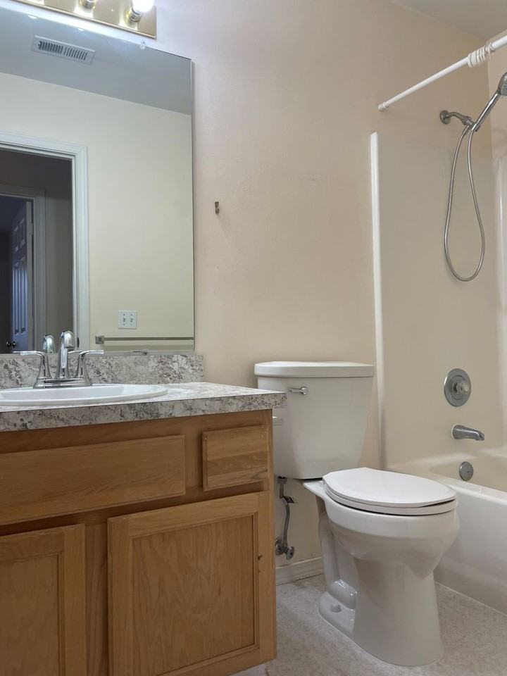 1904 Leavenworth Pl - Photo 7 of 13