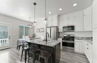 Female Rooms For Rent - Photo 1 of 1