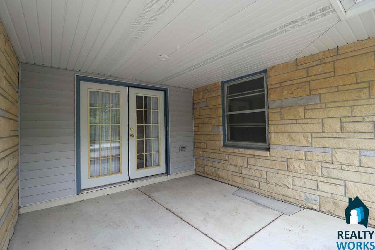 3330 S 33rd St - Photo 3 of 19