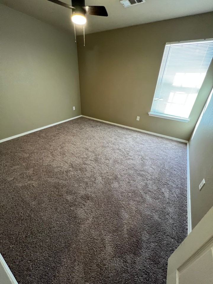 2507 Kevin St - Photo 3 of 16