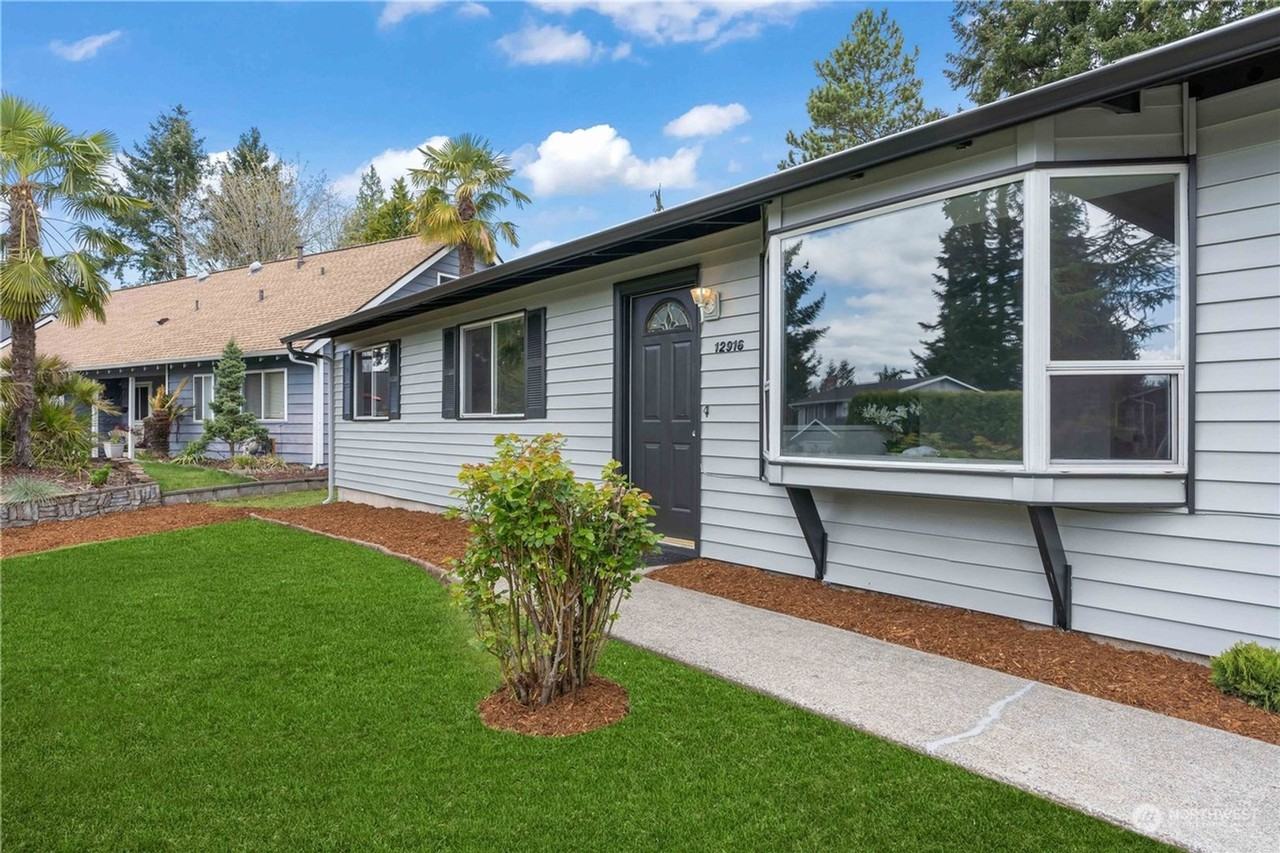 12916 Se 162nd St - Photo 2 of 26