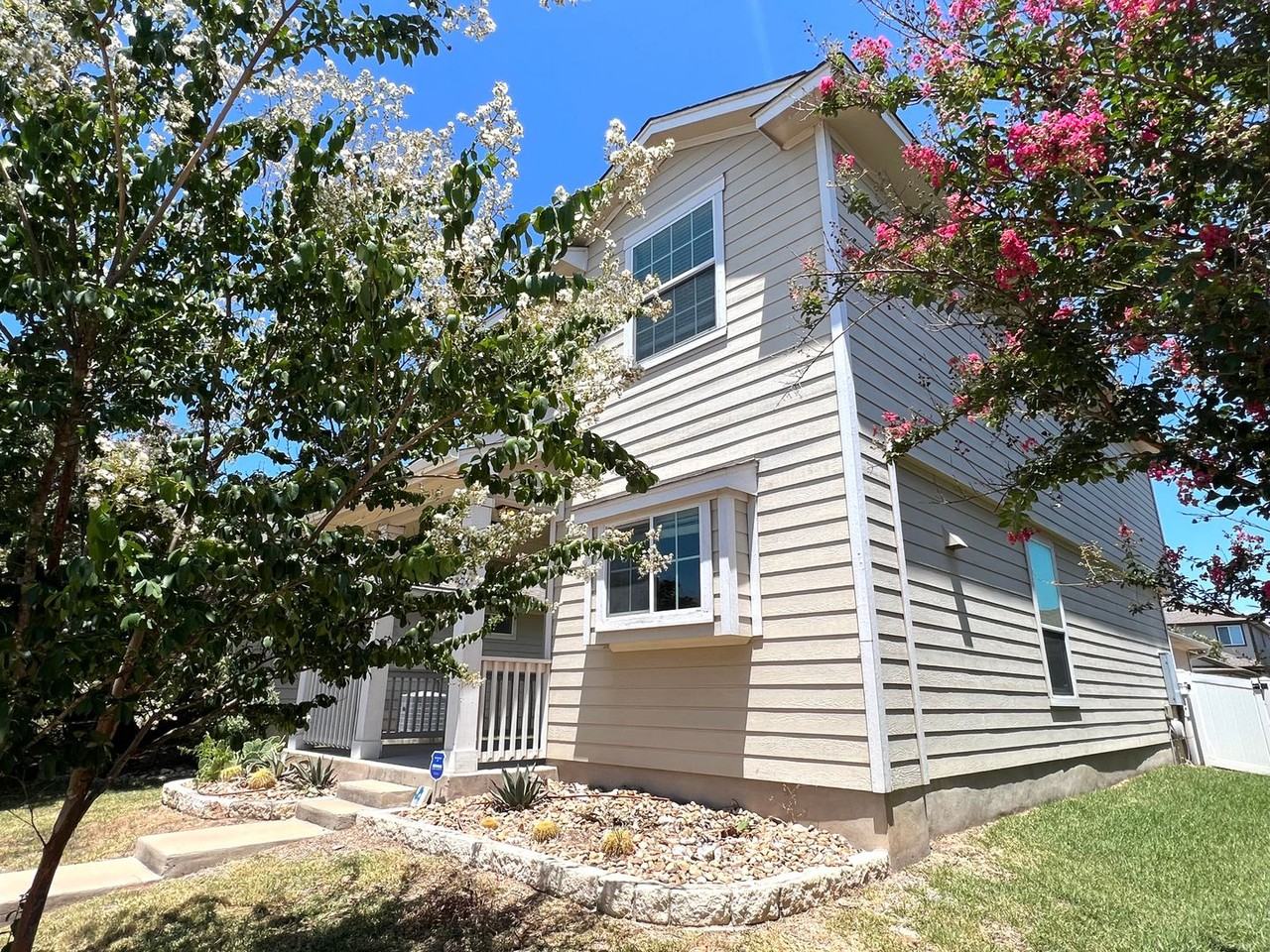 801 Alamo Plaza Dr - Photo 3 of 48