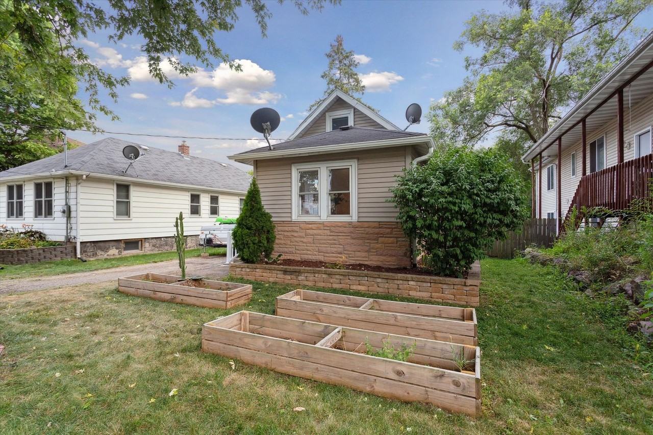 2107 Schlimgen Ave - Photo 2 of 26