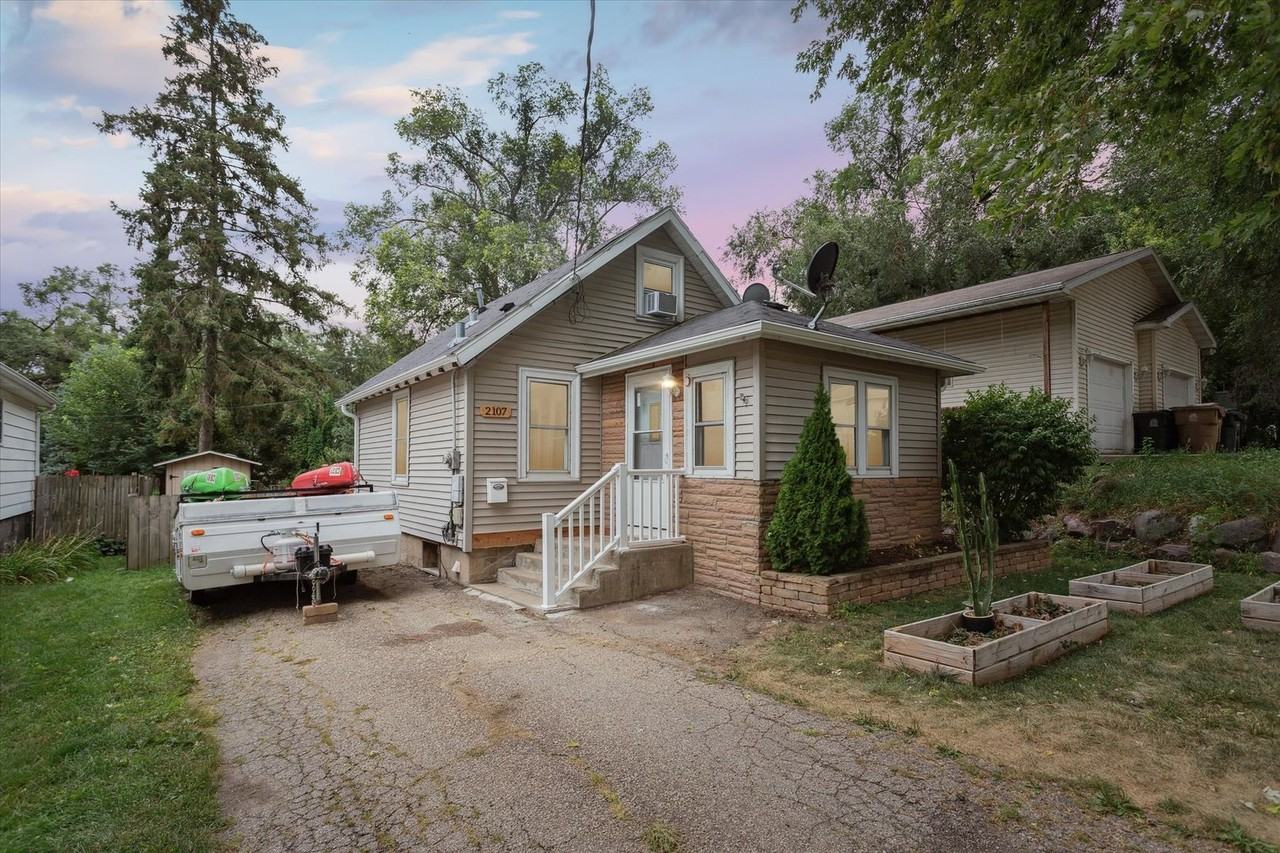 2107 Schlimgen Ave - Photo 3 of 26