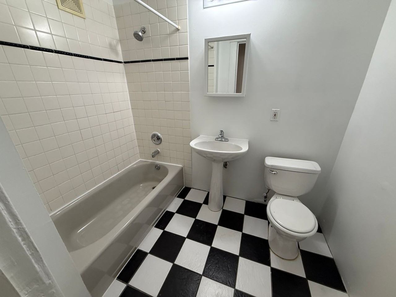 2721 Girard Ave S - Photo 5 of 15