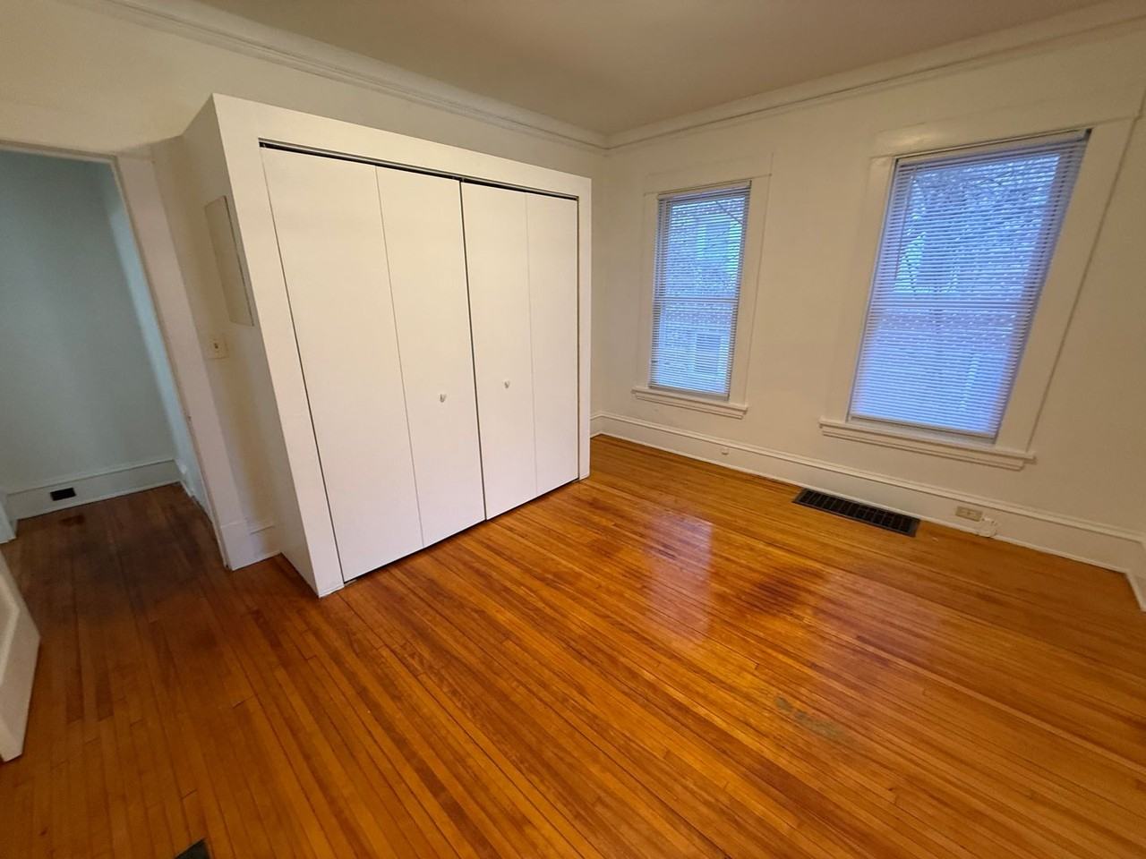 2721 Girard Ave S - Photo 4 of 15