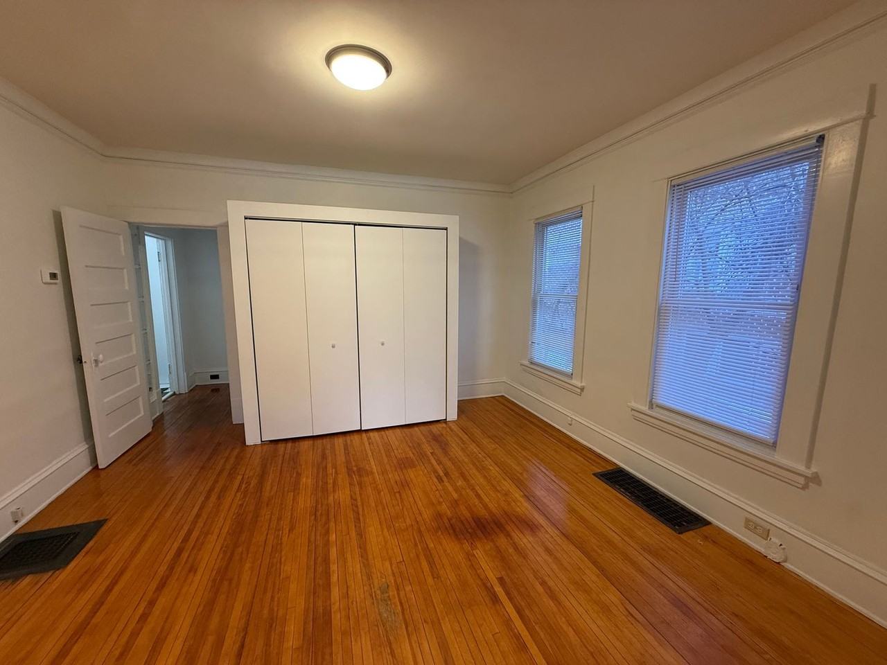 2721 Girard Ave S - Photo 2 of 15