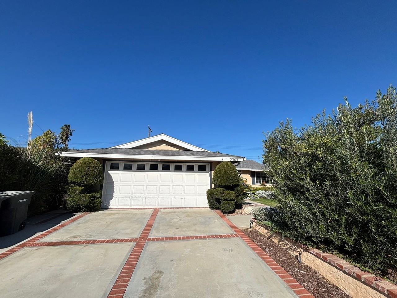 2343 E Garfield Ave - Photo 2 of 21