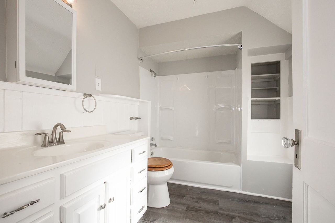 2227 W 103rd St - Photo 4 of 25