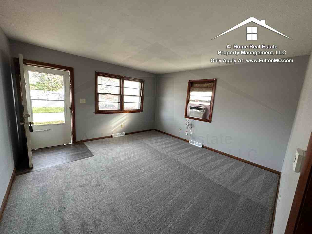 911 Castlewood Ave - Photo 2 of 20