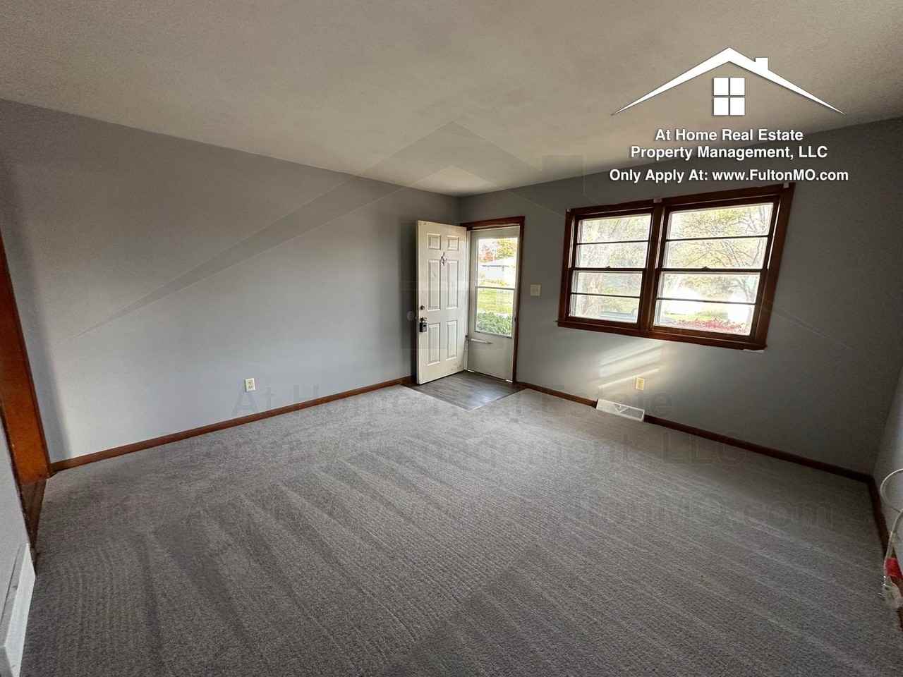 911 Castlewood Ave - Photo 3 of 20