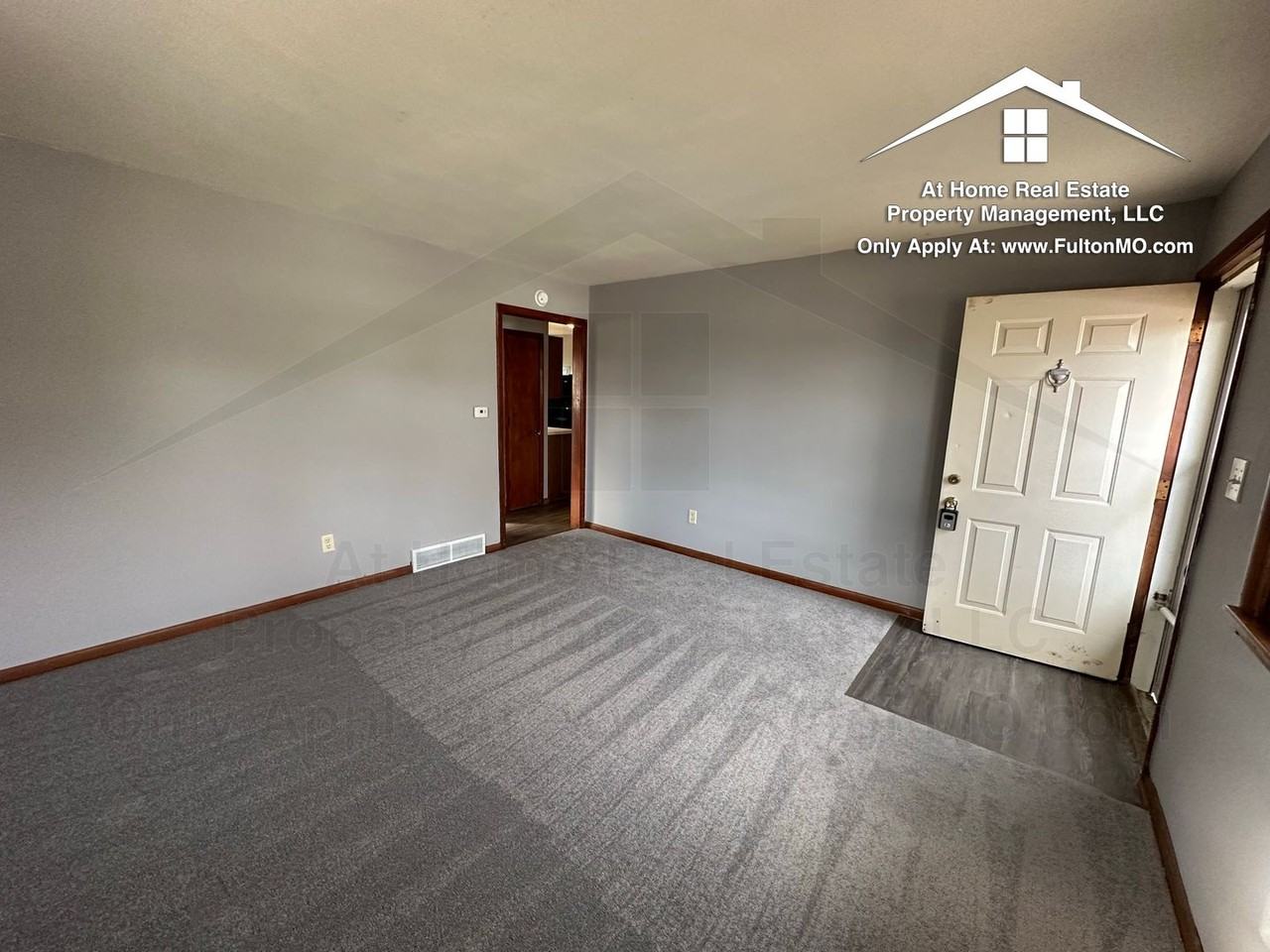 911 Castlewood Ave - Photo 4 of 20