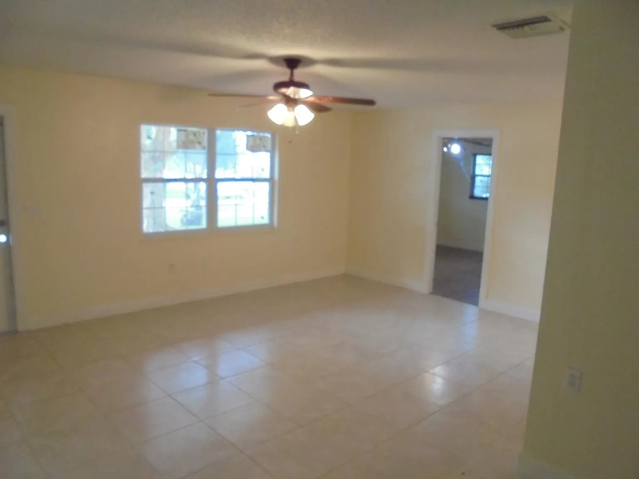 5033 Lords Ave - Photo 4 of 8