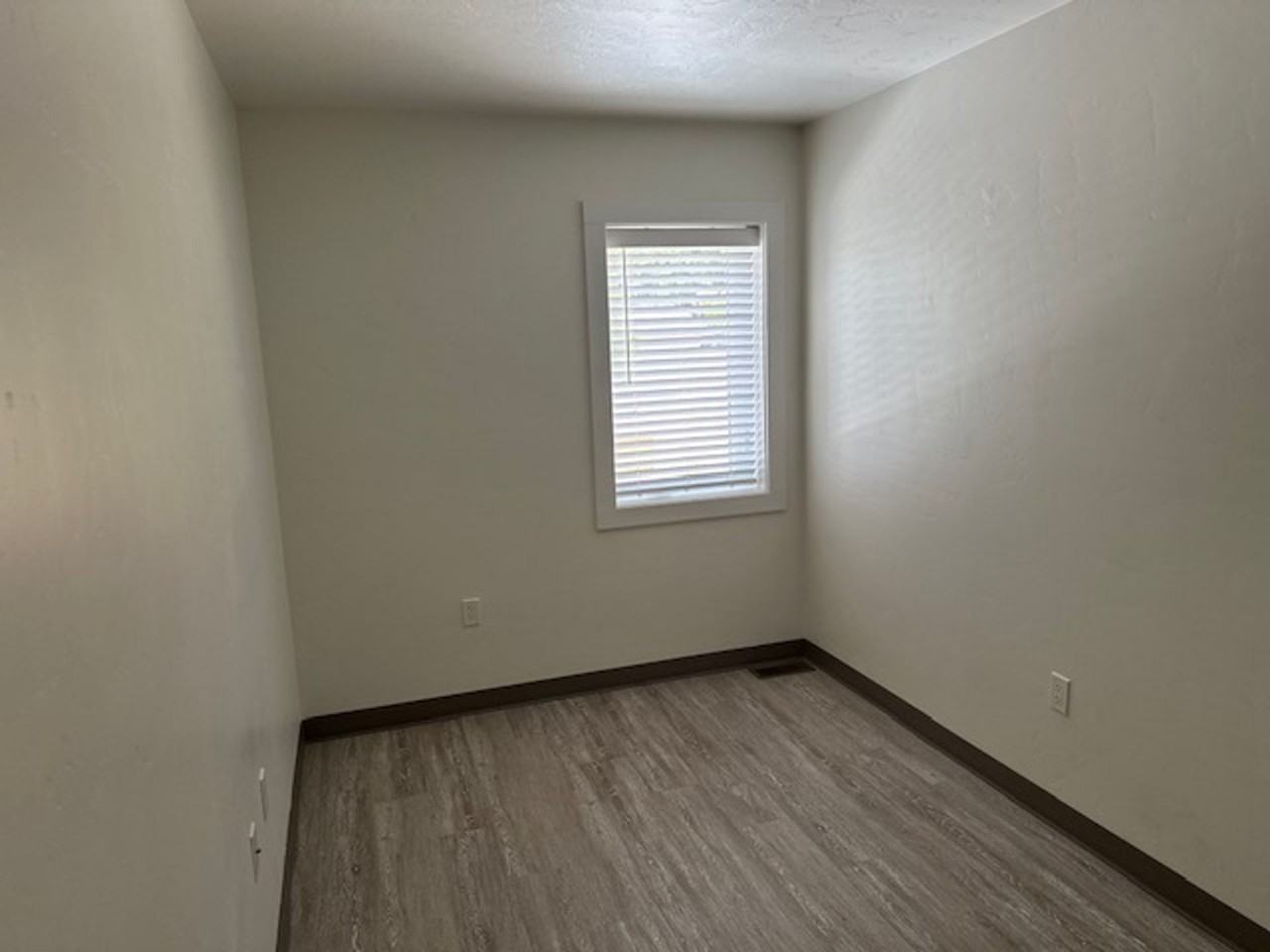 MANI1413-1415 - Photo 4 of 7