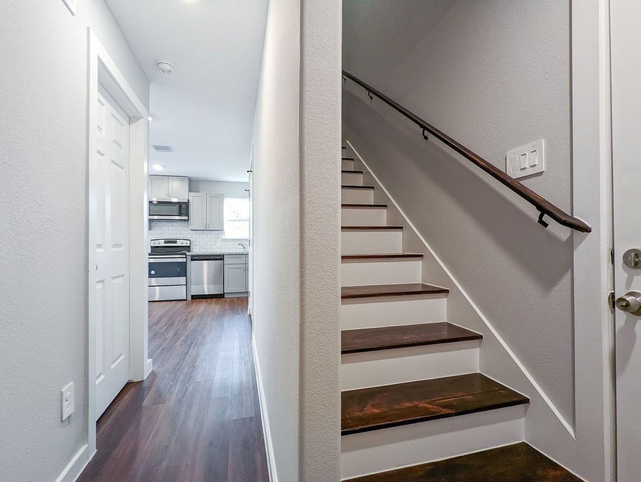 6811 Glass St #B - Photo 3 of 17