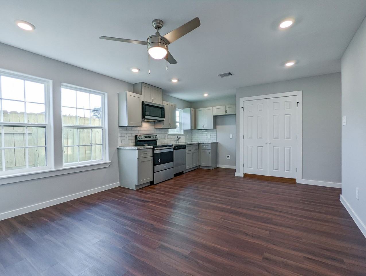 6811 Glass St #B - Photo 6 of 17