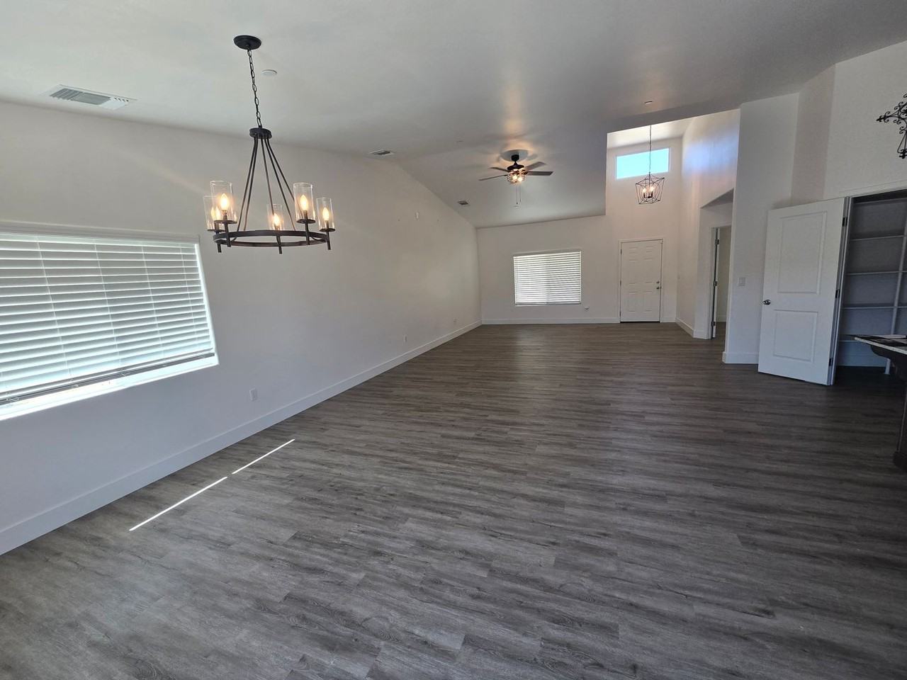 7650 Rockaway Ave - Photo 3 of 30