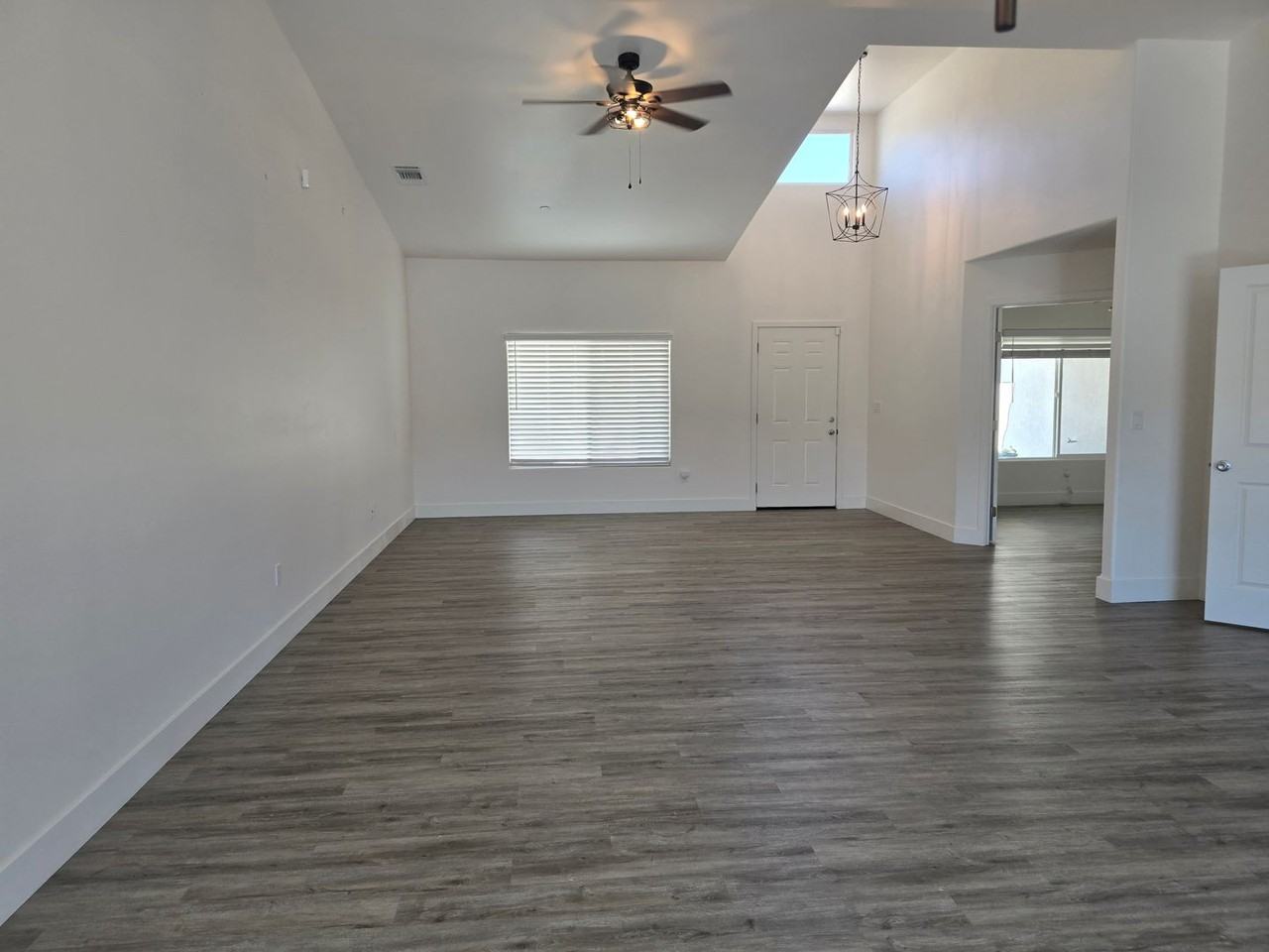 7650 Rockaway Ave - Photo 5 of 30